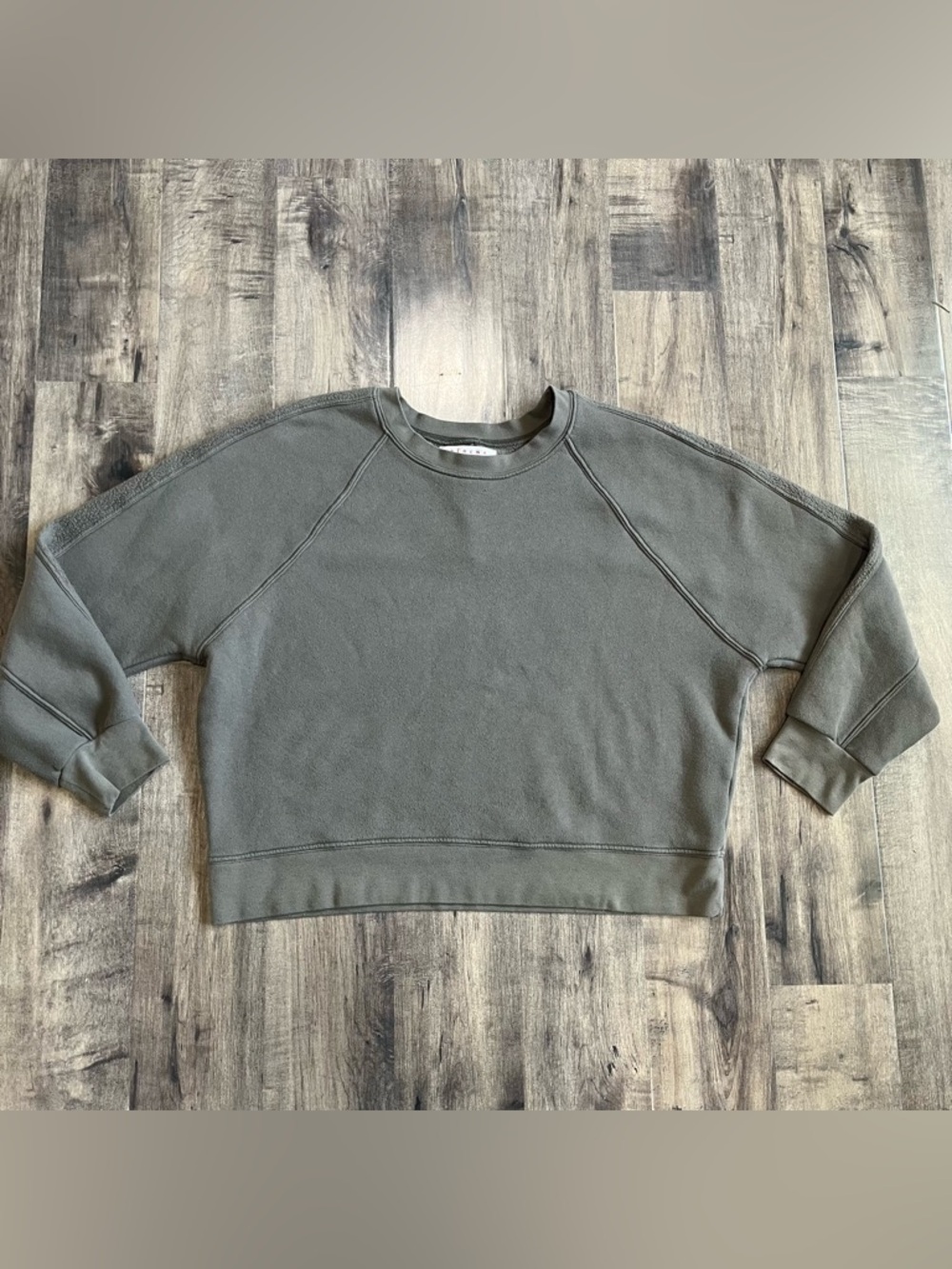 Xirena Oversized Semi Cropped Long Sleeve Dark Green Sweater Size Medium